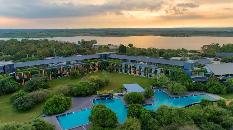 DoubleTree by Hilton Weerawila Rajawarna Resort